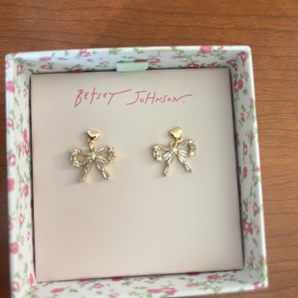 Betsey Johnson Gold and Pearl Bow Earrings NWT